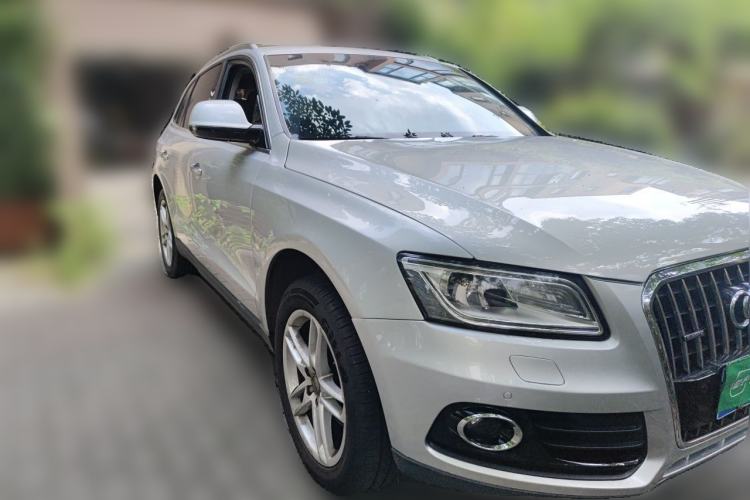 Used Audi Q5 2016 40 TFSI Comfort Model Front Right 45 Deg