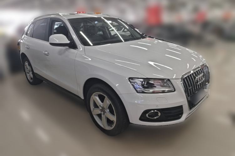 Used Audi Q5 2016 40 TFSI Technology Edition Front Right 45 Deg
