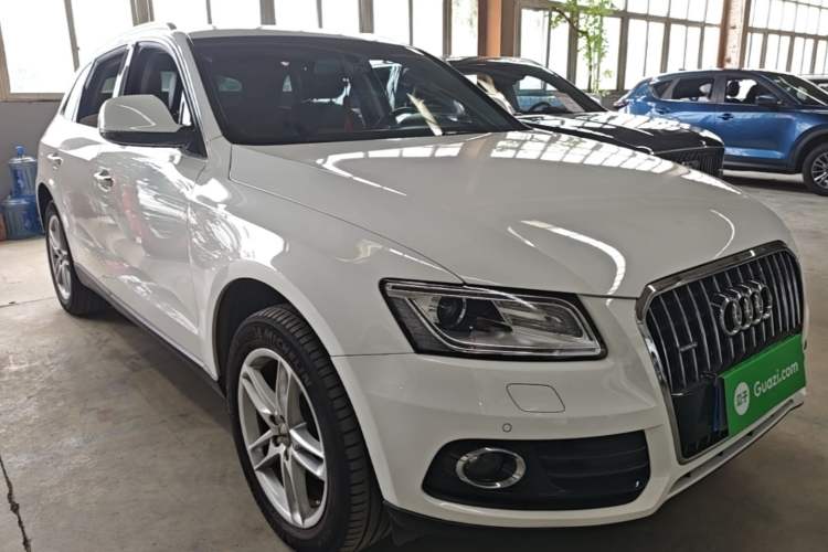 Used Audi Q5 2016 40 TFSI Comfort Model Front Right 45 Deg