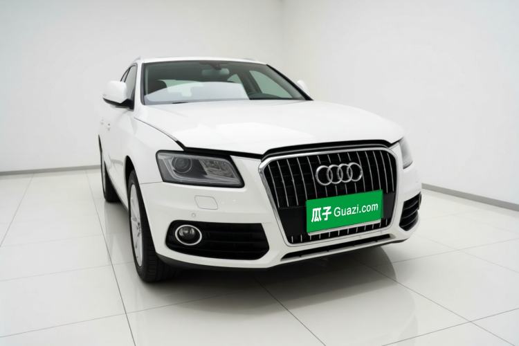 Used Audi Q5 2016 40 TFSI Technology Edition Front Right 45 Deg