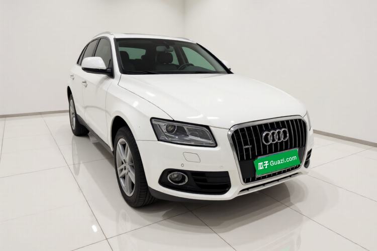 Used Audi Q5 2016 40 TFSI Comfort Model Front Right 45 Deg