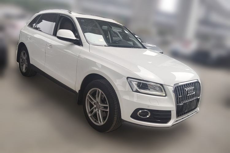 Used Audi Q5 2016 40 TFSI Comfort Model Front Right 45 Deg