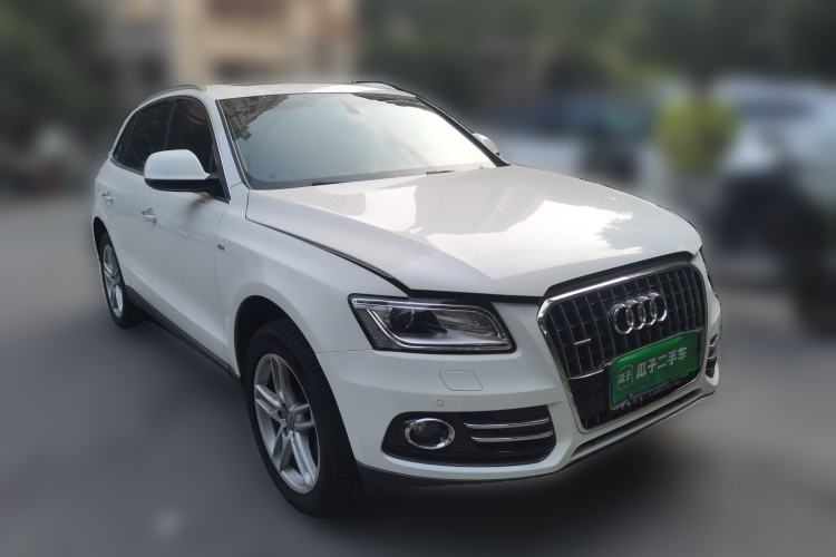 Used Audi Q5 2016 40 TFSI Comfort Model Front Right 45 Deg