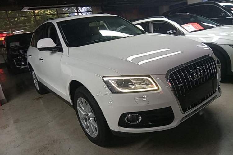 Used Audi Q5 2016 40 TFSI Trendy Edition Front Right 45 Deg
