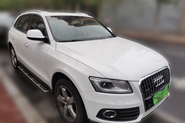 Used Audi Q5 2016 40 TFSI Comfort Model Front Right 45 Deg