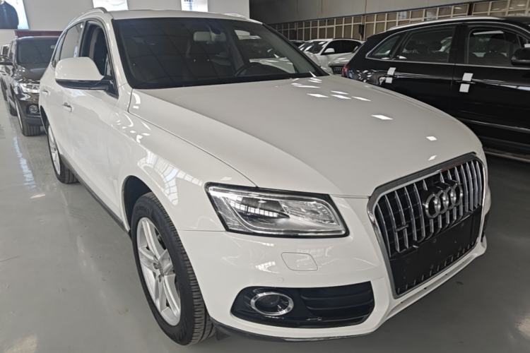 Used Audi Q5 2016 40 TFSI Comfort Model Front Right 45 Deg