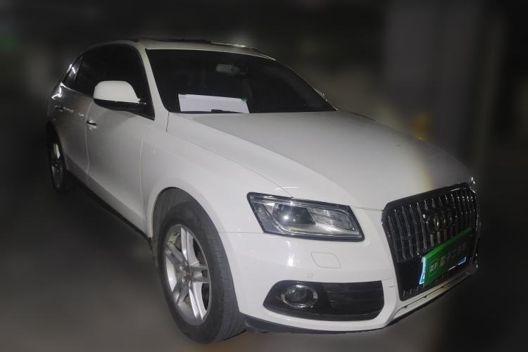 Used Audi Q5 2016 40 TFSI Comfort Model Front Right 45 Deg