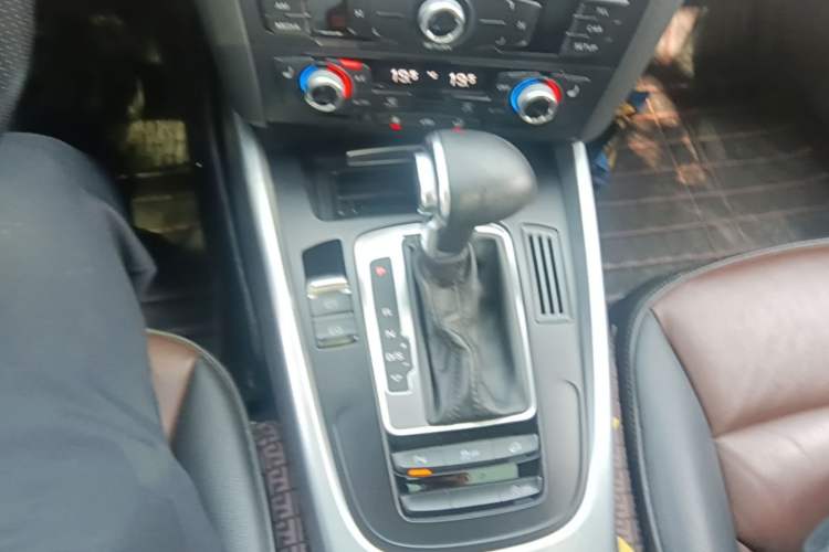 Used Audi Q5 2016 40 TFSI Technology Edition Gear Lever
