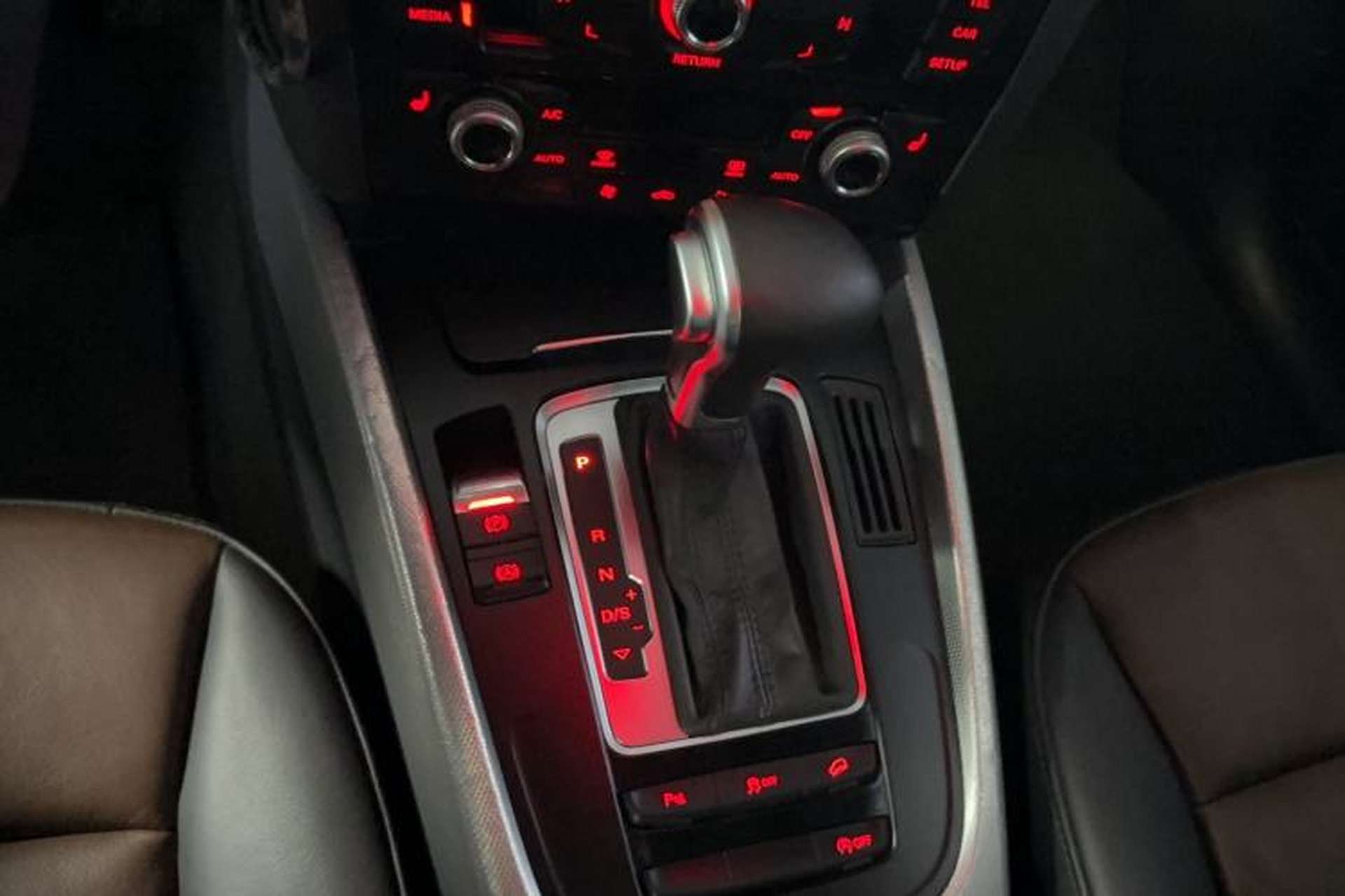Used Audi Q5 2016 40 TFSI Technology Edition Gear Lever