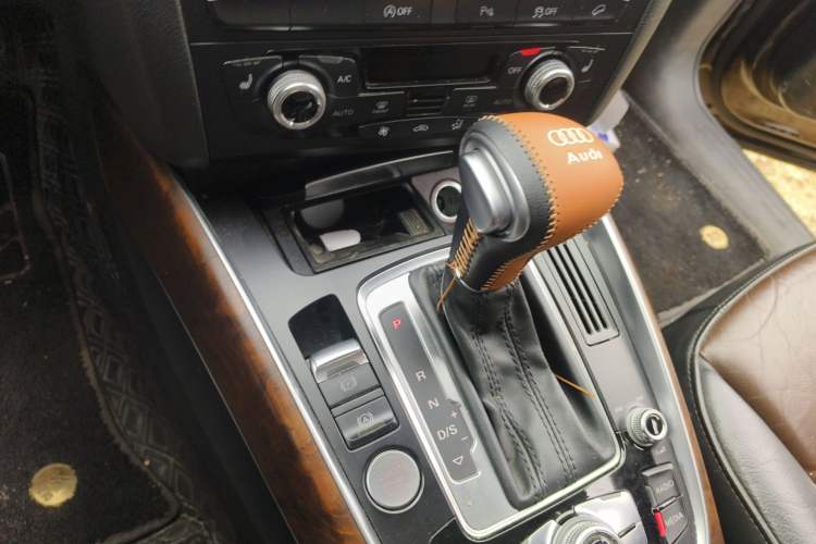 Used Audi Q5 2016 40 TFSI Comfort Model Gear Lever