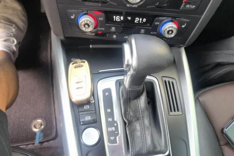 Used Audi Q5 2016 40 TFSI Technology Edition Gear Lever