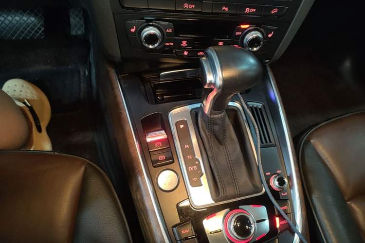 Used Audi Q5 2016 40 TFSI Comfort Model Gear Lever