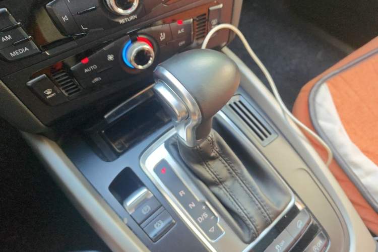 Used Audi Q5 2016 40 TFSI Trendy Edition Gear Lever