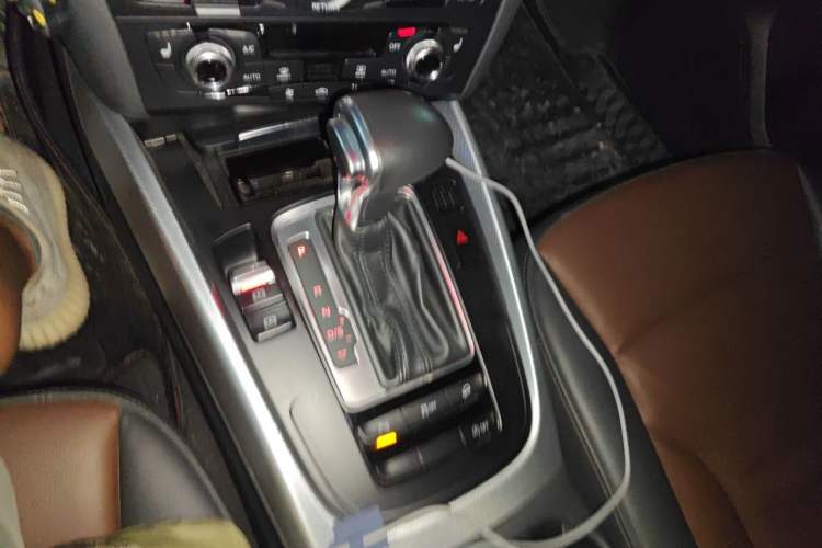 Used Audi Q5 2016 40 TFSI Technology Edition Gear Lever