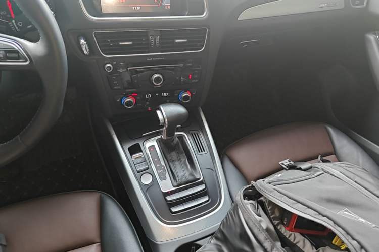 Used Audi Q5 2016 40 TFSI Technology Edition Gear Lever