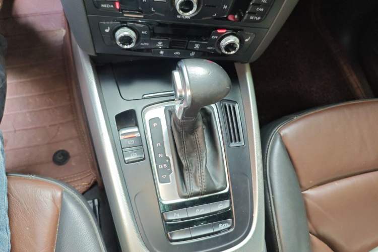 Used Audi Q5 2016 40 TFSI Technology Edition Gear Lever
