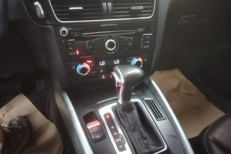 Used Audi Q5 2016 40 TFSI Technology Edition Gear Lever