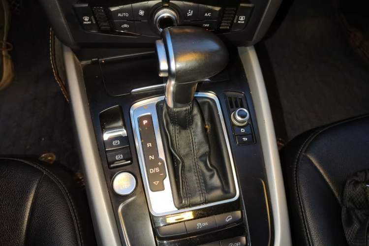 Used Audi Q5 2016 40 TFSI Trendy Edition Gear Lever