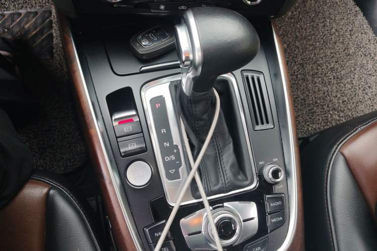 Used Audi Q5 2016 40 TFSI Comfort Model Gear Lever
