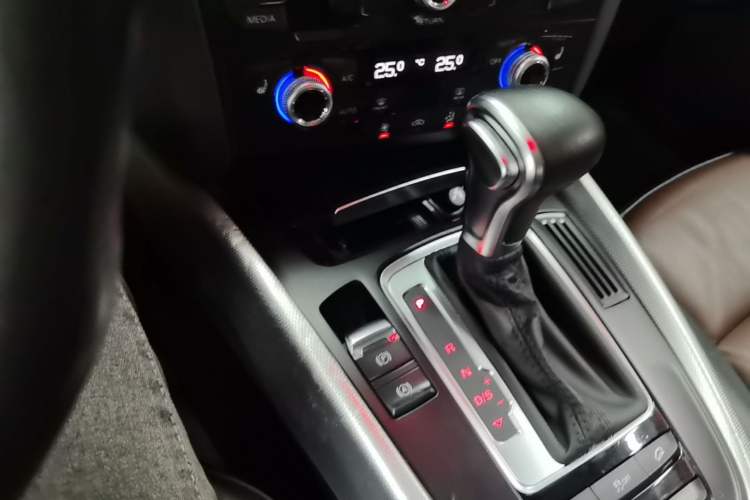 Used Audi Q5 2016 40 TFSI Technology Edition Gear Lever