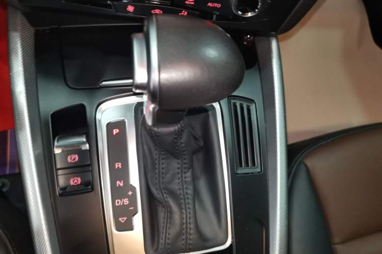 Used Audi Q5 2016 40 TFSI Technology Edition Gear Lever