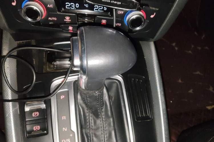 Used Audi Q5 2016 40 TFSI Technology Edition Gear Lever