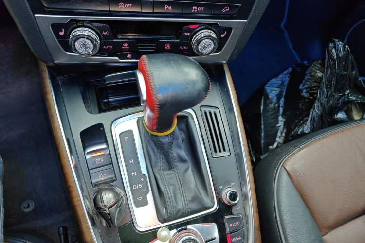 Used Audi Q5 2016 40 TFSI Comfort Model Gear Lever