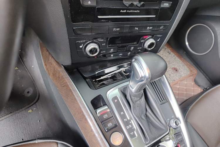 Used Audi Q5 2016 40 TFSI Comfort Model Gear Lever