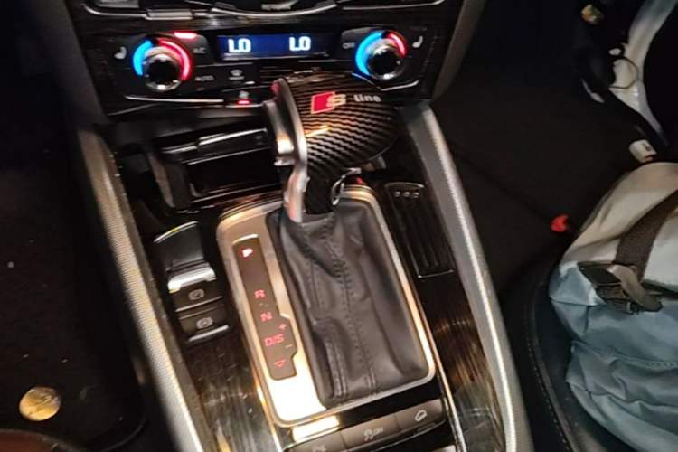 Used Audi Q5 2016 40 TFSI Technology Edition Gear Lever