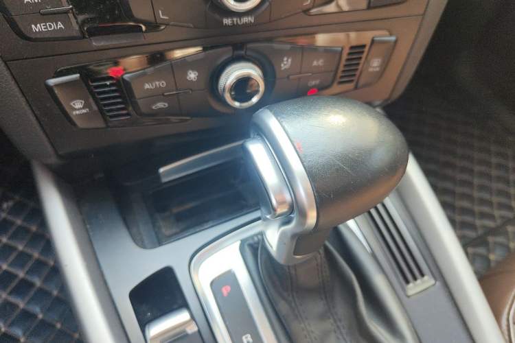 Used Audi Q5 2016 40 TFSI Trendy Edition Gear Lever
