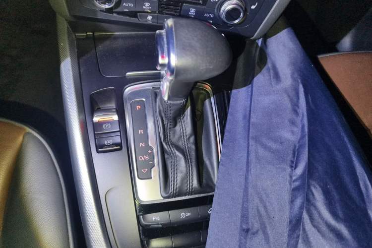 Used Audi Q5 2016 40 TFSI Technology Edition Gear Lever