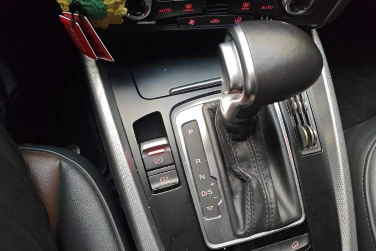Used Audi Q5 2016 40 TFSI Technology Edition Gear Lever