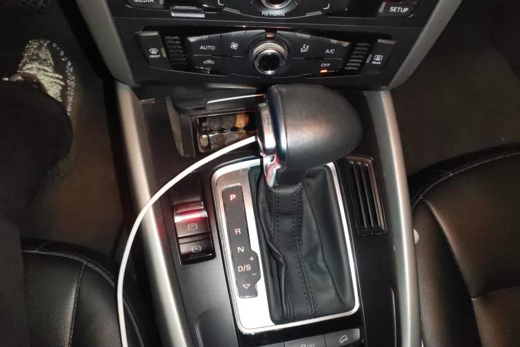 Used Audi Q5 2016 40 TFSI Trendy Edition Gear Lever