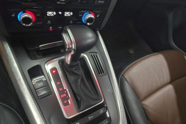 Used Audi Q5 2016 40 TFSI Technology Edition Gear Lever