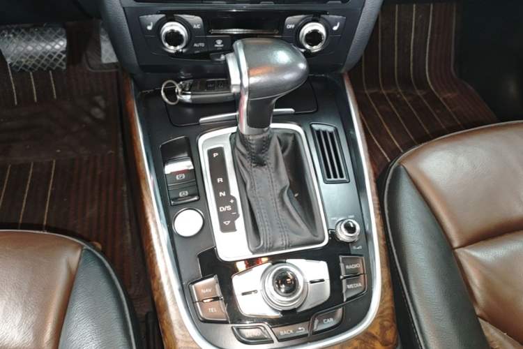 Used Audi Q5 2016 40 TFSI Comfort Model Gear Lever