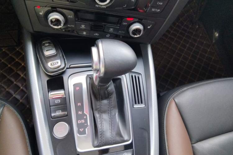 Used Audi Q5 2016 40 TFSI Technology Edition Gear Lever