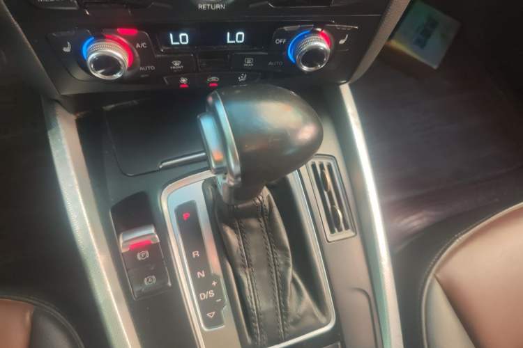 Used Audi Q5 2016 40 TFSI Technology Edition Gear Lever