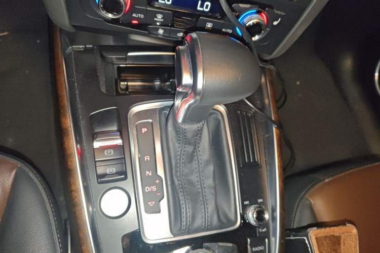 Used Audi Q5 2016 40 TFSI Comfort Model Gear Lever