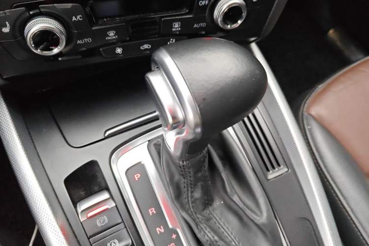 Used Audi Q5 2016 40 TFSI Technology Edition Gear Lever