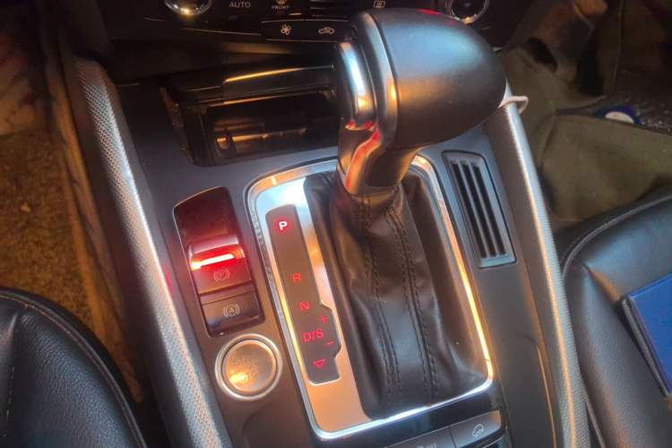 Used Audi Q5 2016 40 TFSI Technology Edition Gear Lever