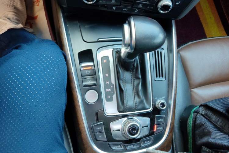 Used Audi Q5 2016 40 TFSI Technology Edition Gear Lever