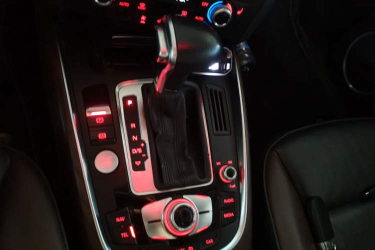 Used Audi Q5 2016 40 TFSI Technology Edition Gear Lever