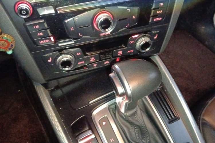 Used Audi Q5 2016 40 TFSI Technology Edition Gear Lever