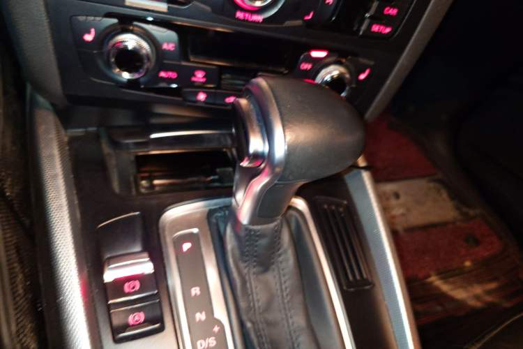 Used Audi Q5 2016 40 TFSI Technology Edition Gear Lever