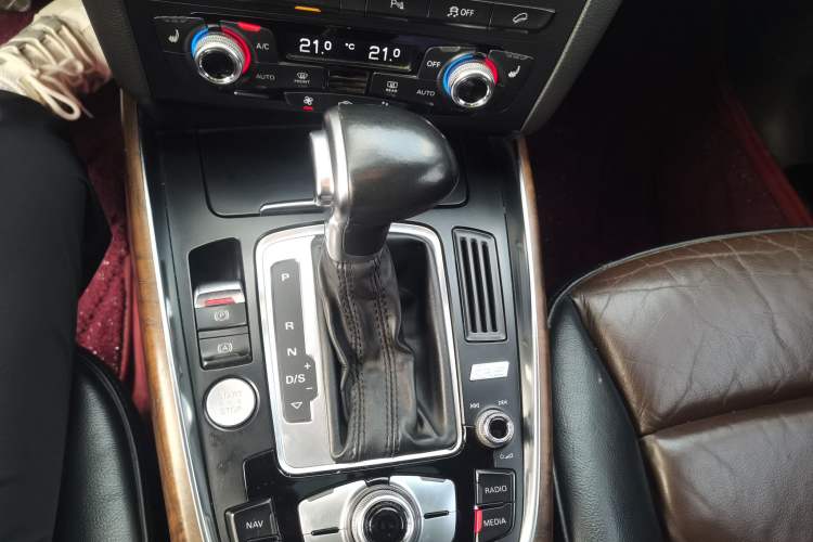 Used Audi Q5 2016 40 TFSI Comfort Model Gear Lever