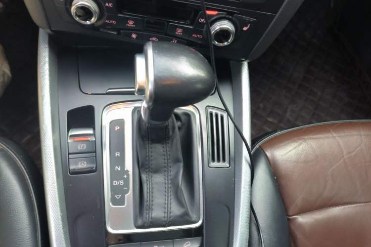 Used Audi Q5 2016 40 TFSI Technology Edition Gear Lever