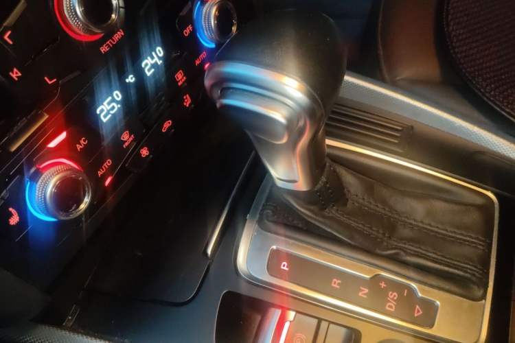 Used Audi Q5 2016 40 TFSI Technology Edition Gear Lever
