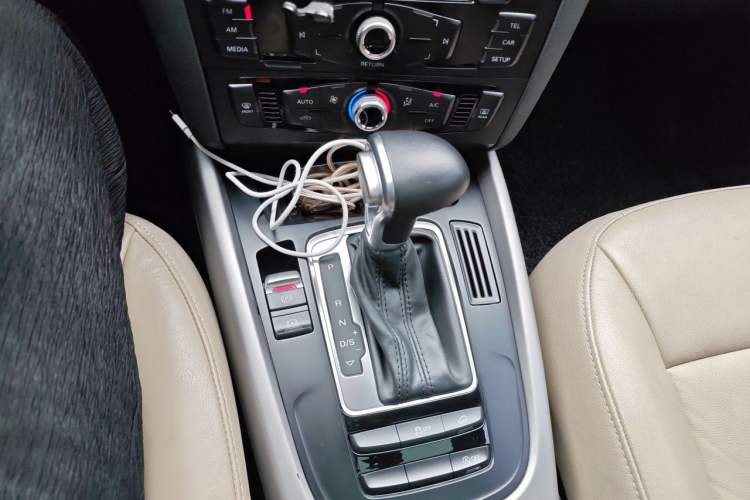 Used Audi Q5 2016 40 TFSI Trendy Edition Gear Lever