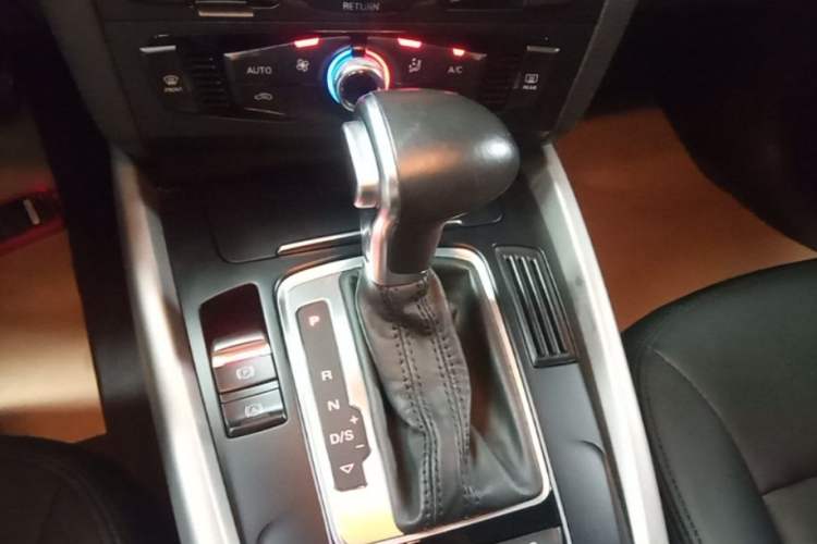 Used Audi Q5 2016 40 TFSI Trendy Edition Gear Lever