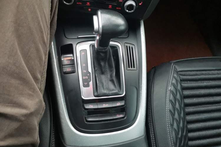 Used Audi Q5 2016 40 TFSI Comfort Model Gear Lever